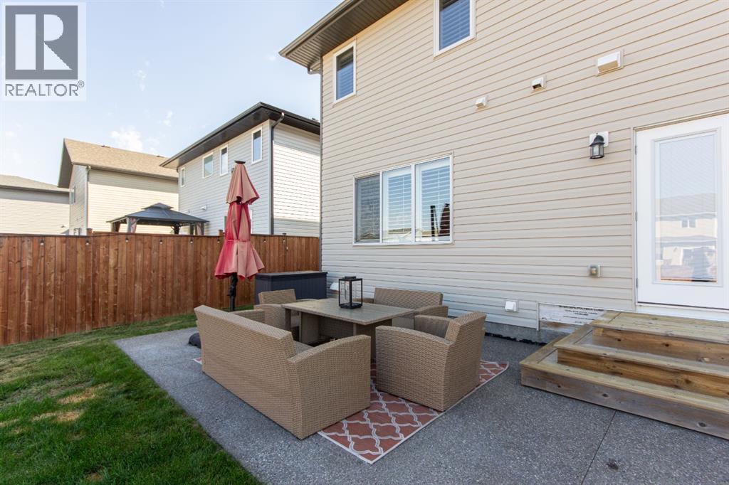 Photo 5 of 22 Travis Close, Red Deer AB