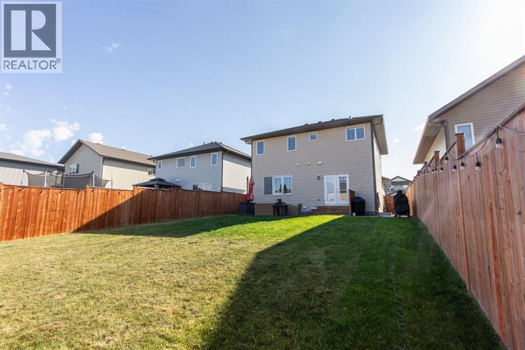 Photo 7 of 22 Travis Close, Red Deer AB