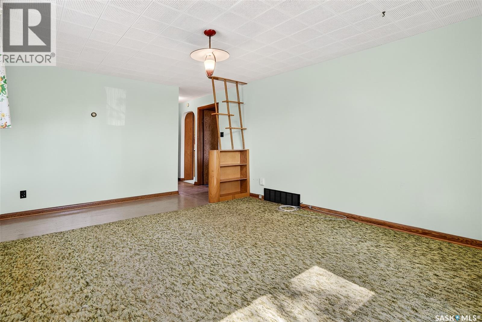 Photo 25 of 806 Grandview Street W, Moose Jaw SK