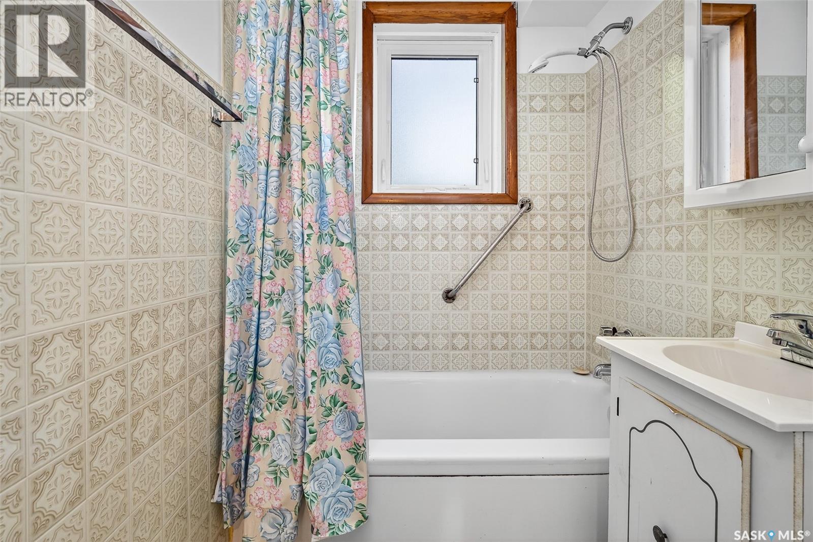 Photo 30 of 806 Grandview Street W, Moose Jaw SK