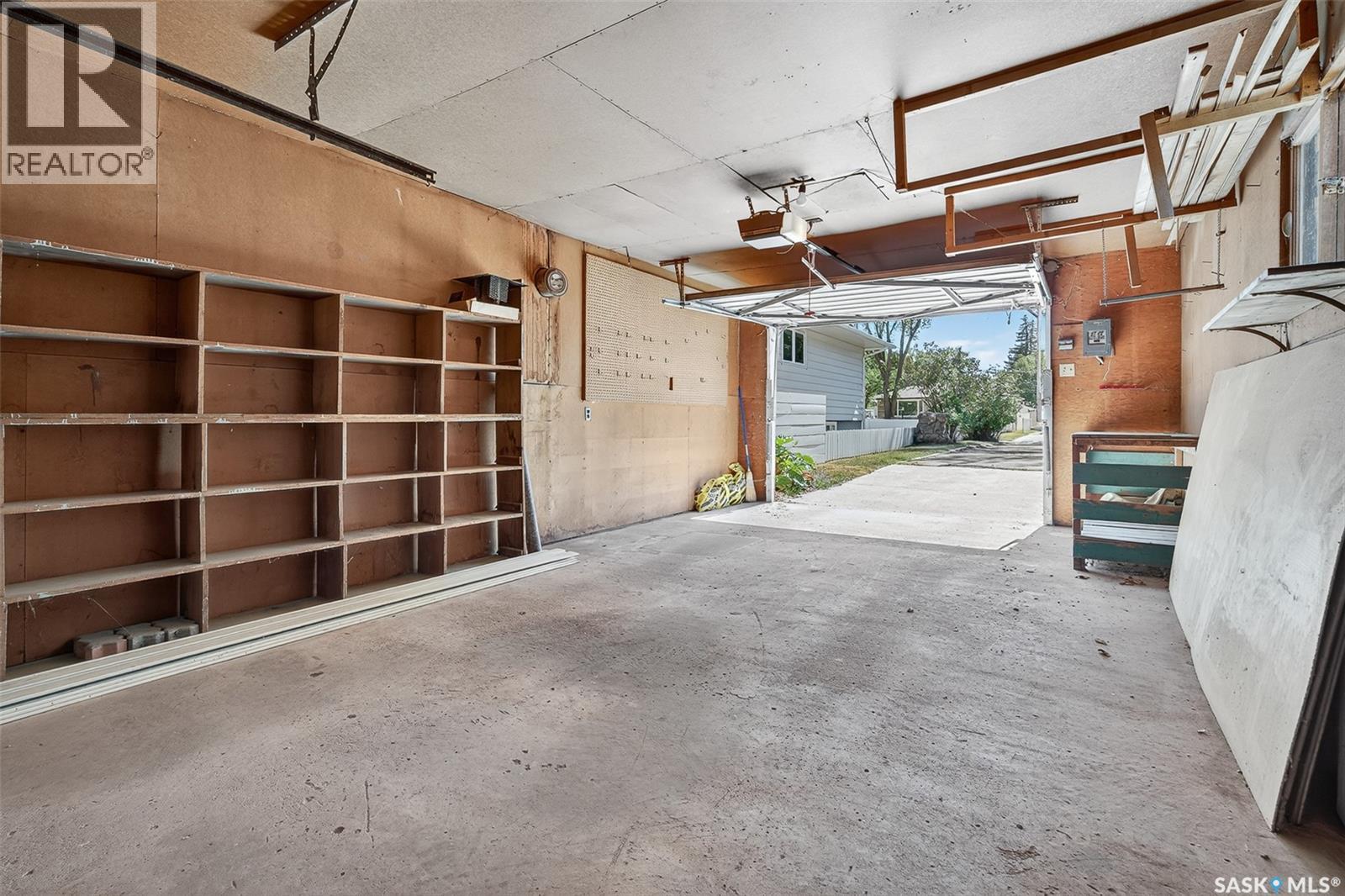 Photo 42 of 806 Grandview Street W, Moose Jaw SK