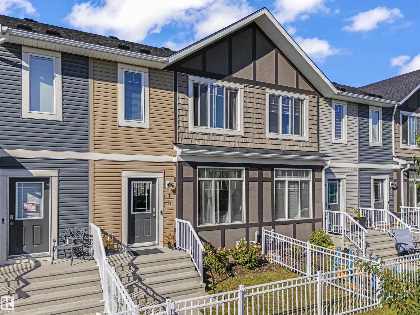 Photo 1 of 18 2215 24 St Nw, Edmonton AB