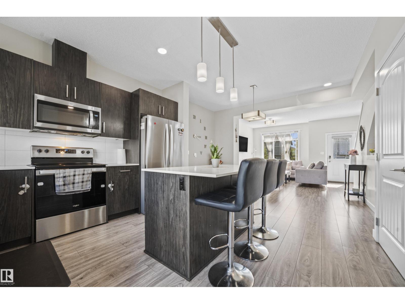 Photo 9 of 18 2215 24 St Nw, Edmonton AB