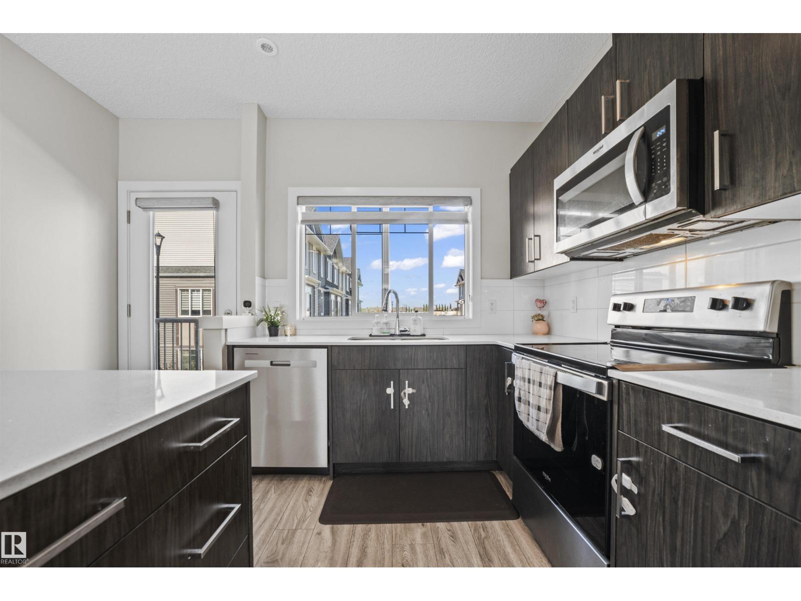 Photo 10 of 18 2215 24 St Nw, Edmonton AB