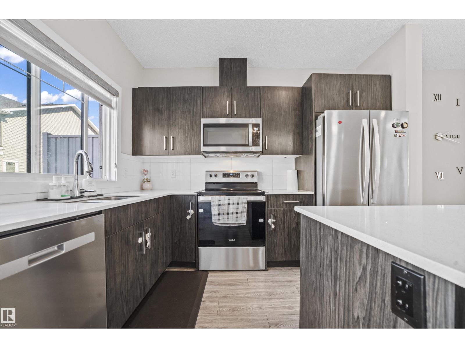 Photo 11 of 18 2215 24 St Nw, Edmonton AB