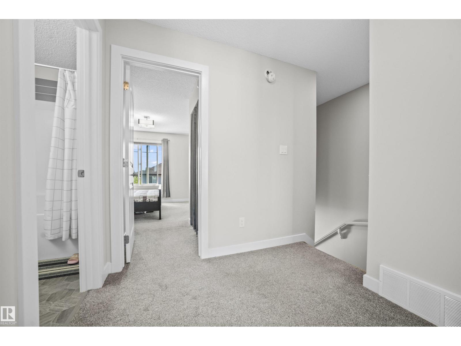 Photo 13 of 18 2215 24 St Nw, Edmonton AB