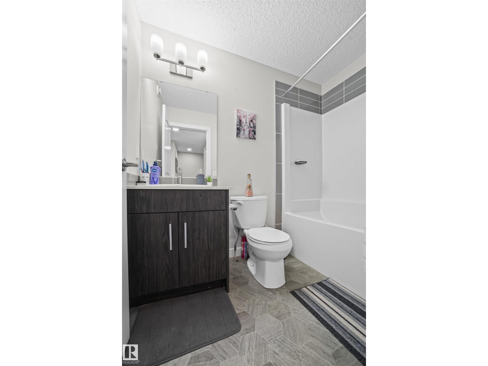 Photo 16 of 18 2215 24 St Nw, Edmonton AB