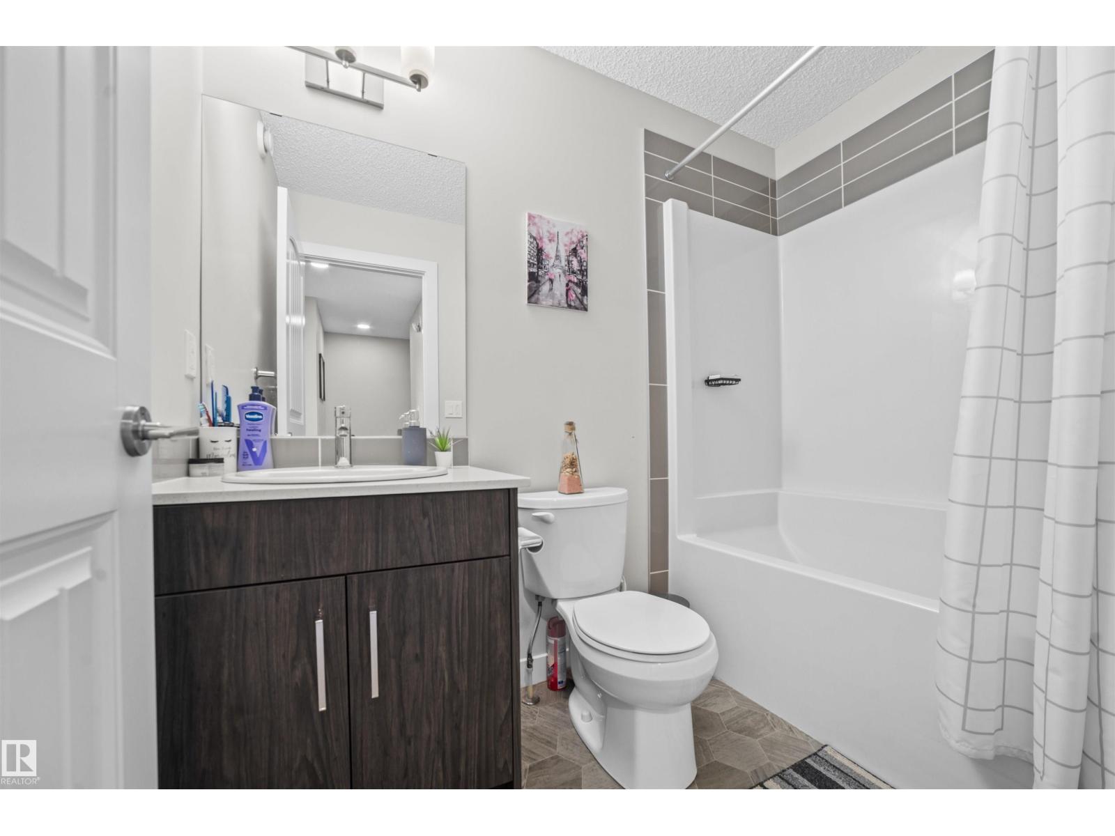 Photo 17 of 18 2215 24 St Nw, Edmonton AB
