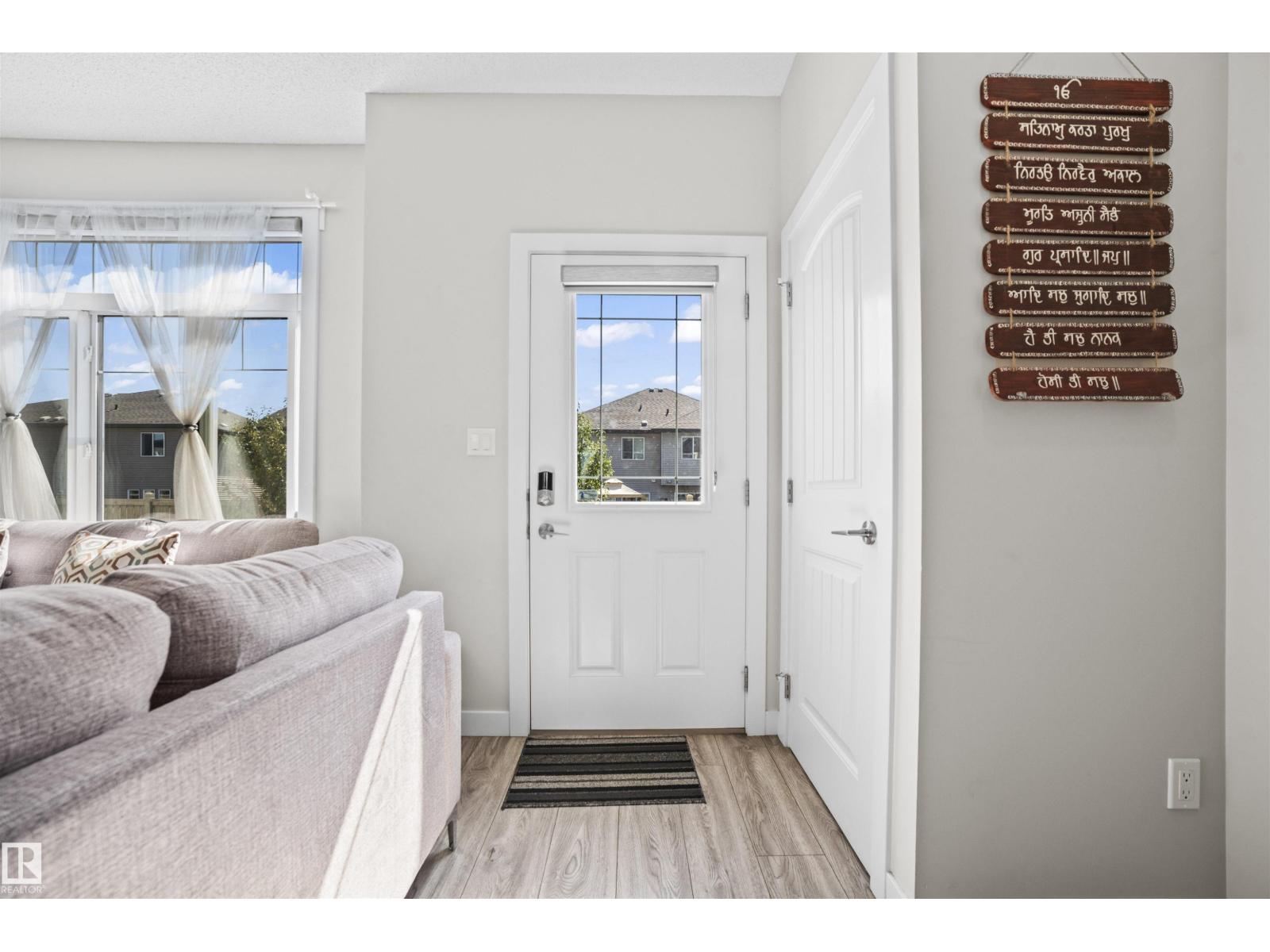 Photo 2 of 18 2215 24 St Nw, Edmonton AB