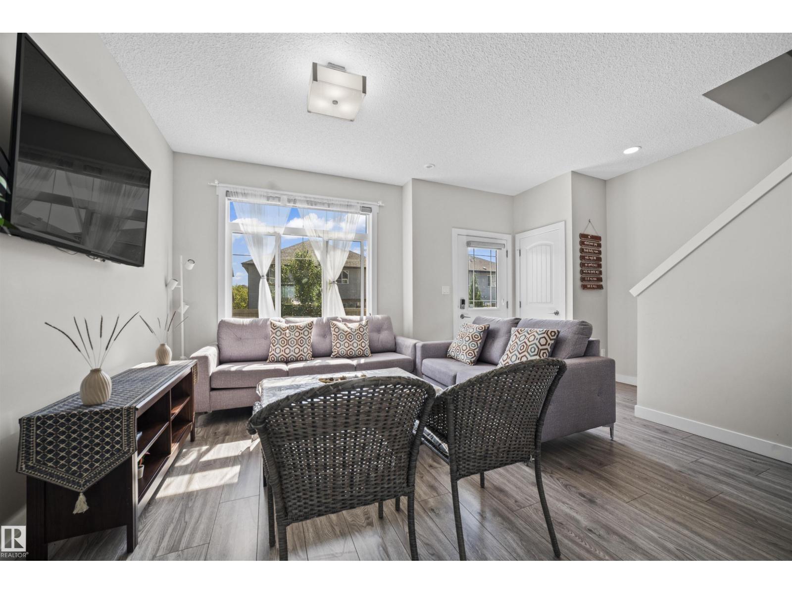 Photo 6 of 18 2215 24 St Nw, Edmonton AB