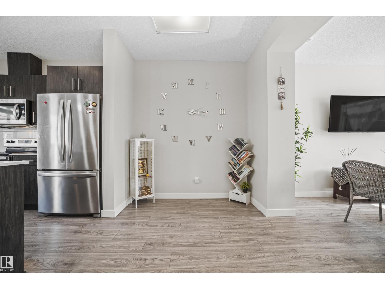 Photo 7 of 18 2215 24 St Nw, Edmonton AB