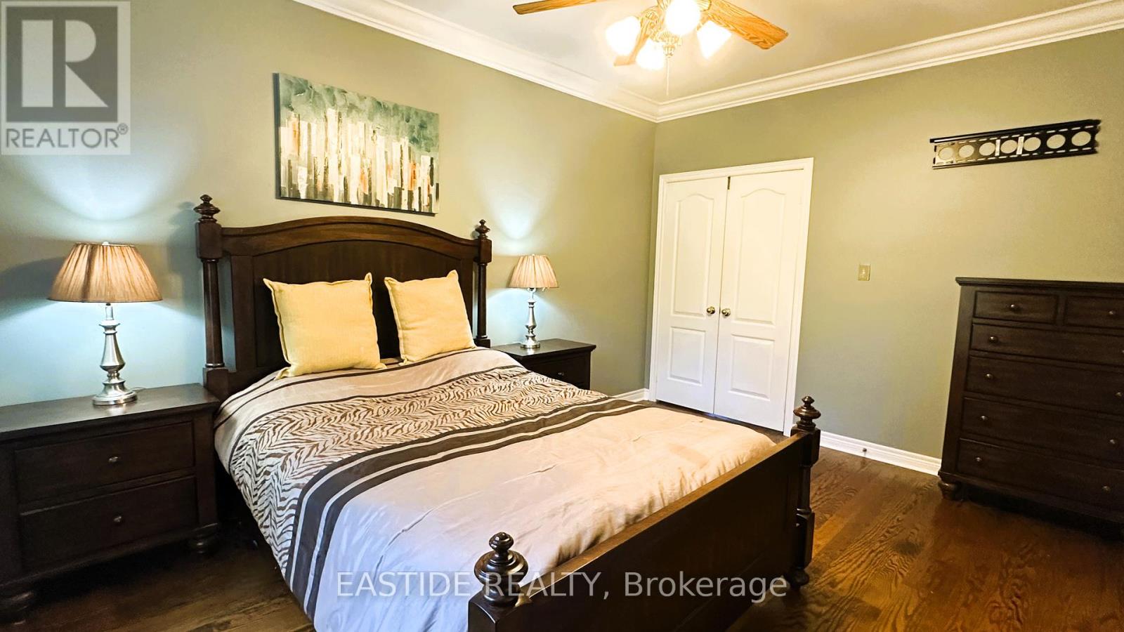 Photo 6 of 570 Roeder Court, Newmarket ON
