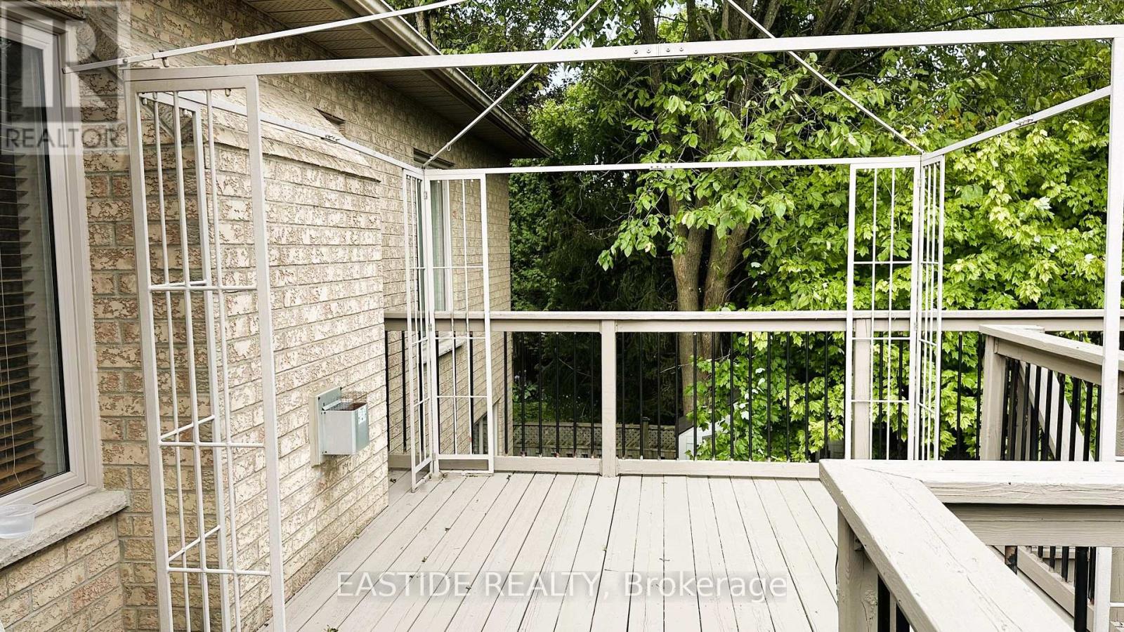 Photo 9 of 570 Roeder Court, Newmarket ON