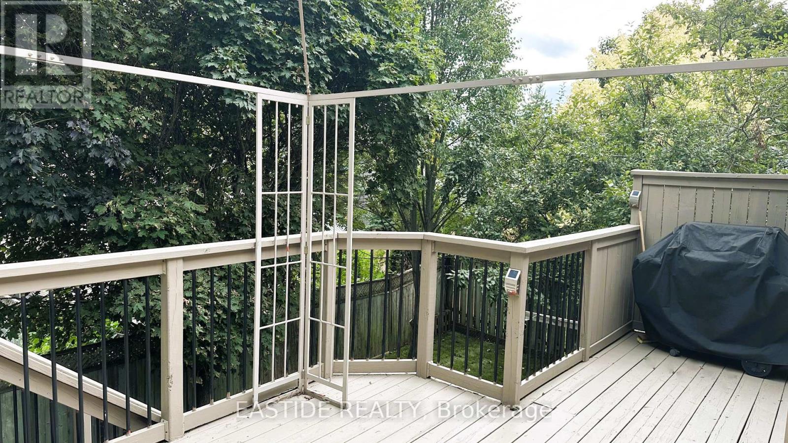 Photo 5 of 570 Roeder Court, Newmarket ON