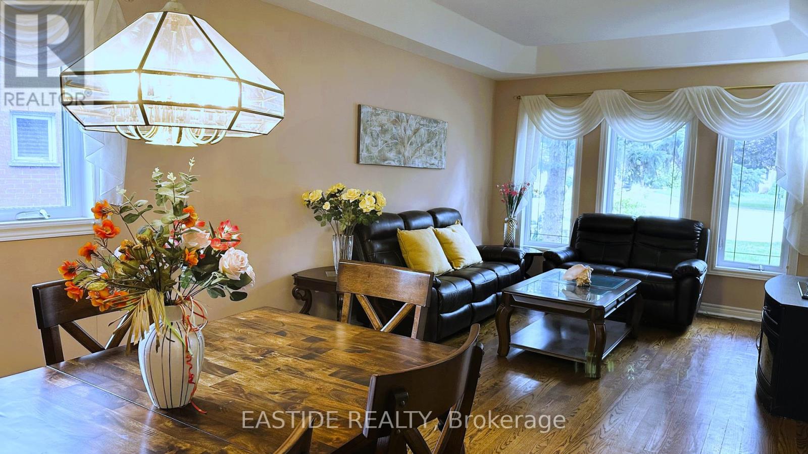 Photo 16 of 570 Roeder Court, Newmarket ON