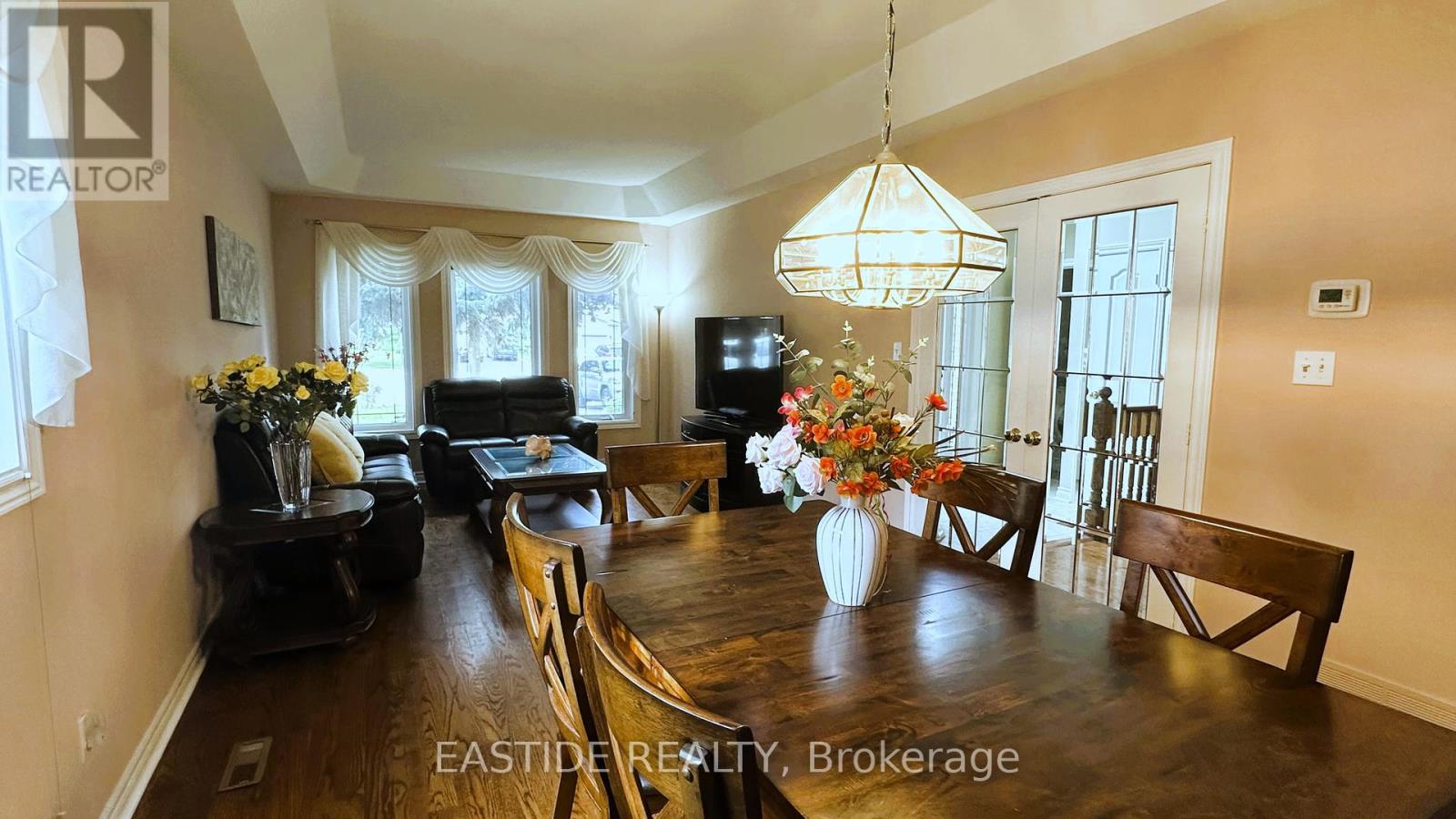 Photo 19 of 570 Roeder Court, Newmarket ON