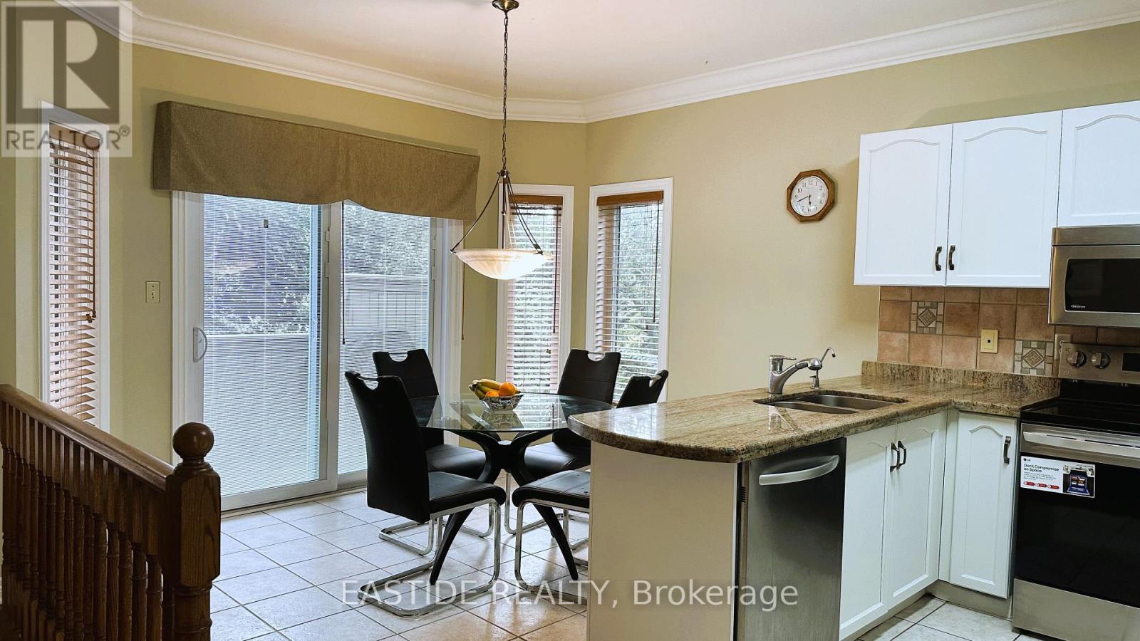 Photo 1 of 570 Roeder Court, Newmarket ON