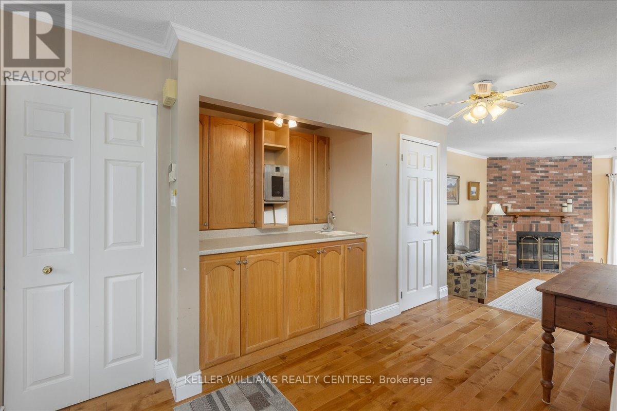Photo 10 of 17 Davy Point Circle, Georgina ON