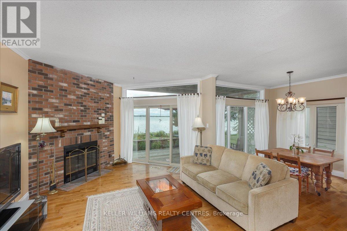 Photo 11 of 17 Davy Point Circle, Georgina ON