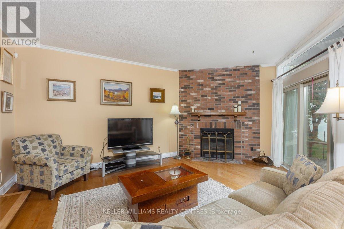 Photo 12 of 17 Davy Point Circle, Georgina ON