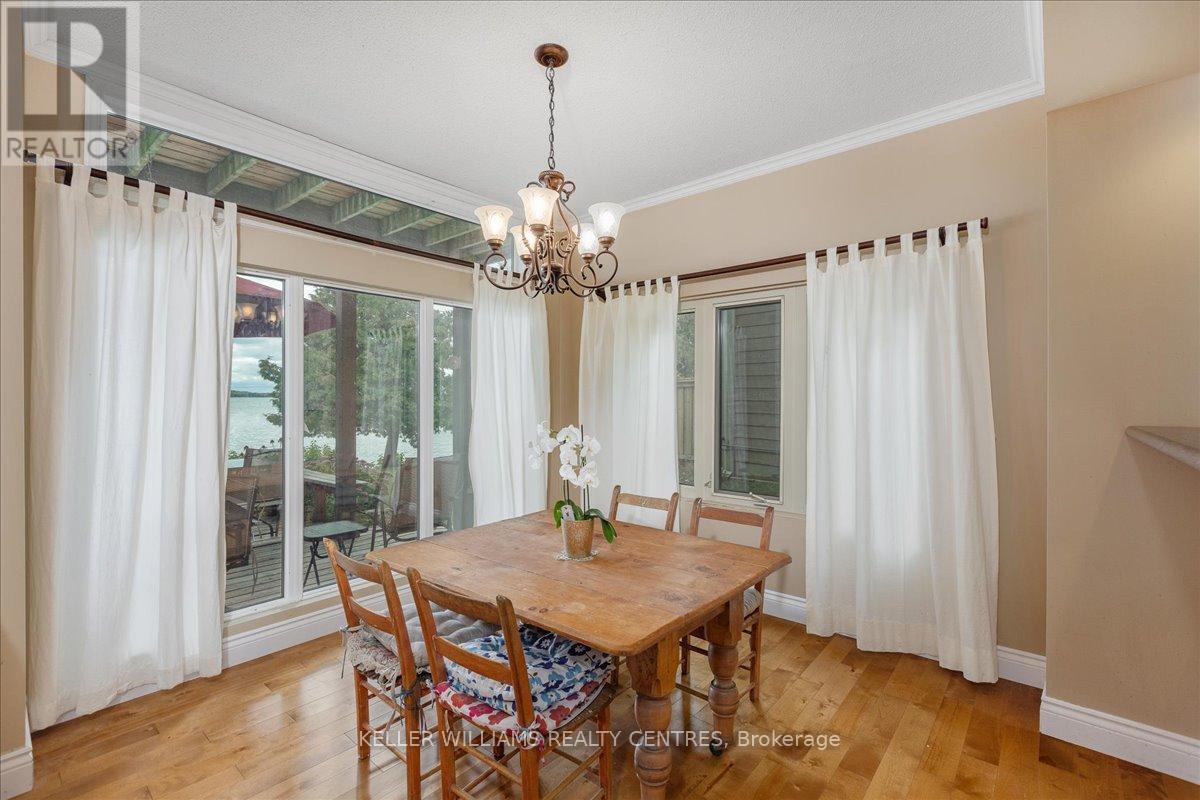 Photo 13 of 17 Davy Point Circle, Georgina ON