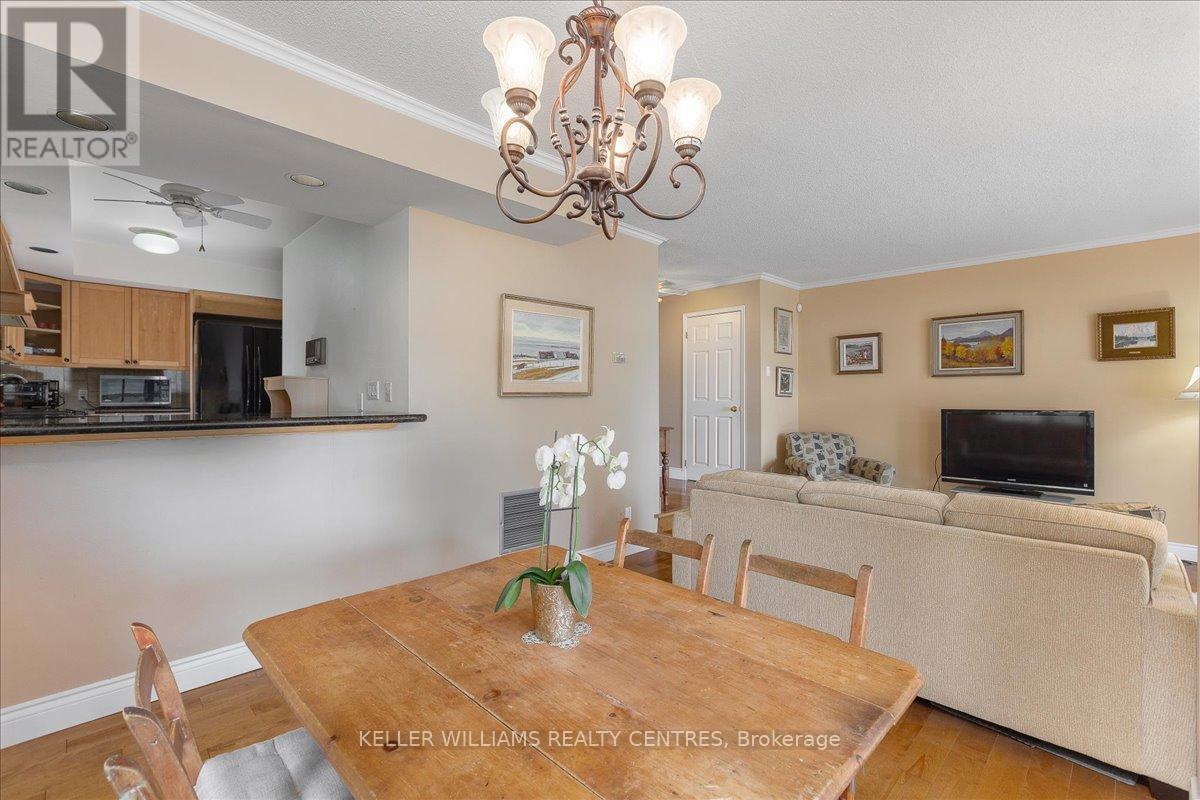 Photo 14 of 17 Davy Point Circle, Georgina ON