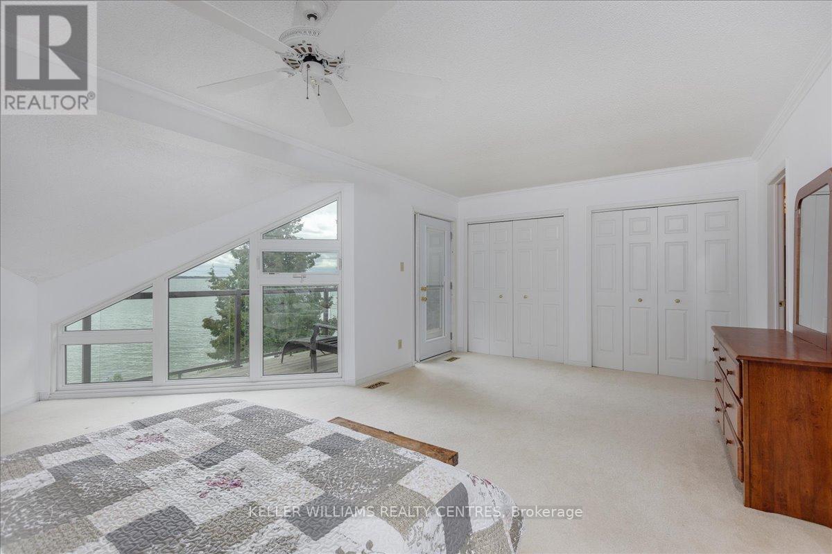 Photo 19 of 17 Davy Point Circle, Georgina ON