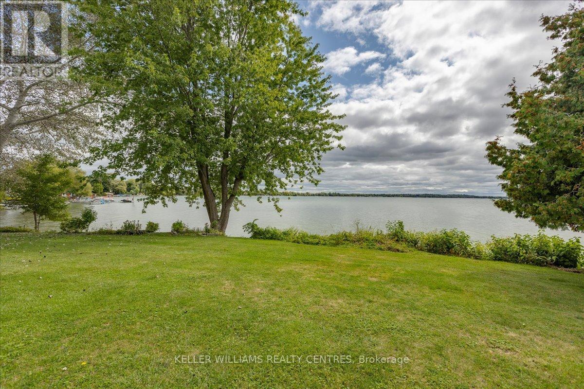 Photo 34 of 17 Davy Point Circle, Georgina ON