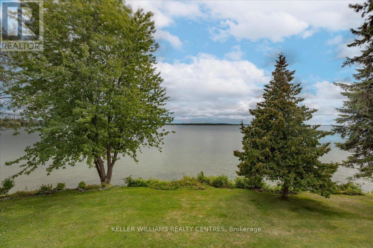 Photo 35 of 17 Davy Point Circle, Georgina ON