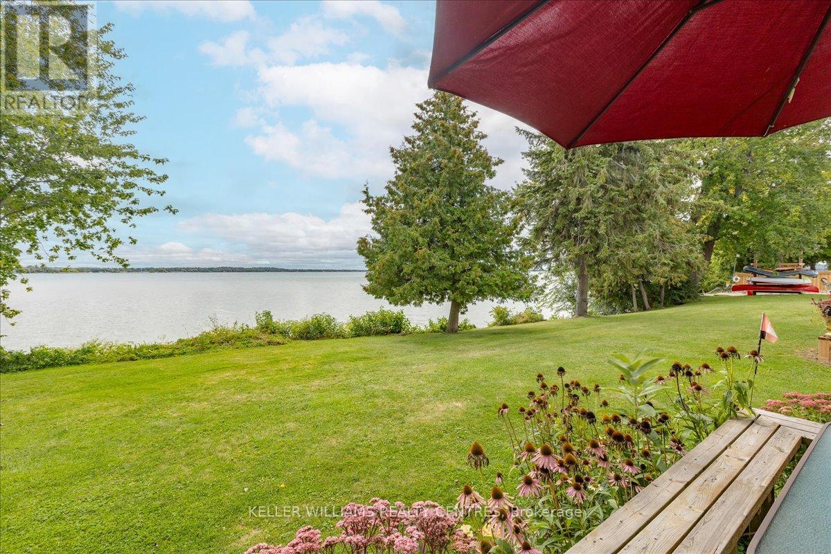 Photo 4 of 17 Davy Point Circle, Georgina ON
