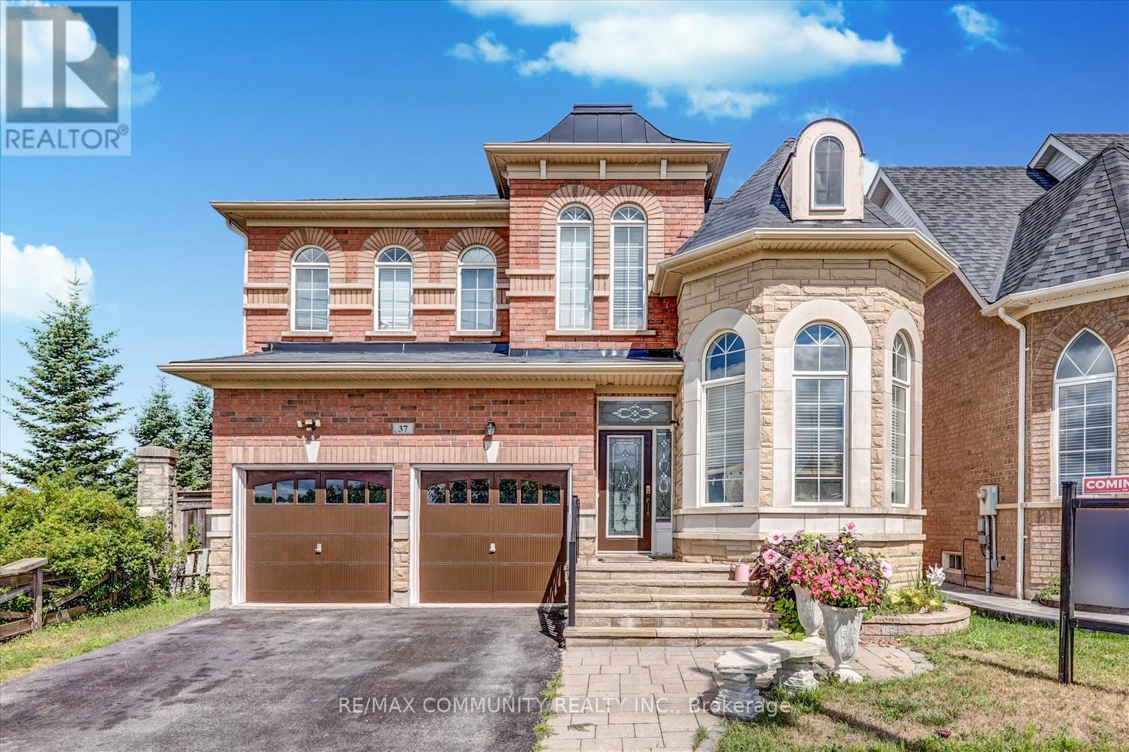 Photo 1 of 37 Condarcuri Crescent, Markham ON