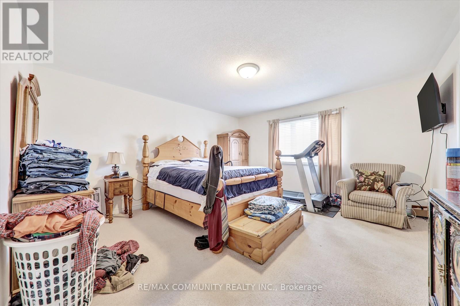 Photo 23 of 37 Condarcuri Crescent, Markham ON