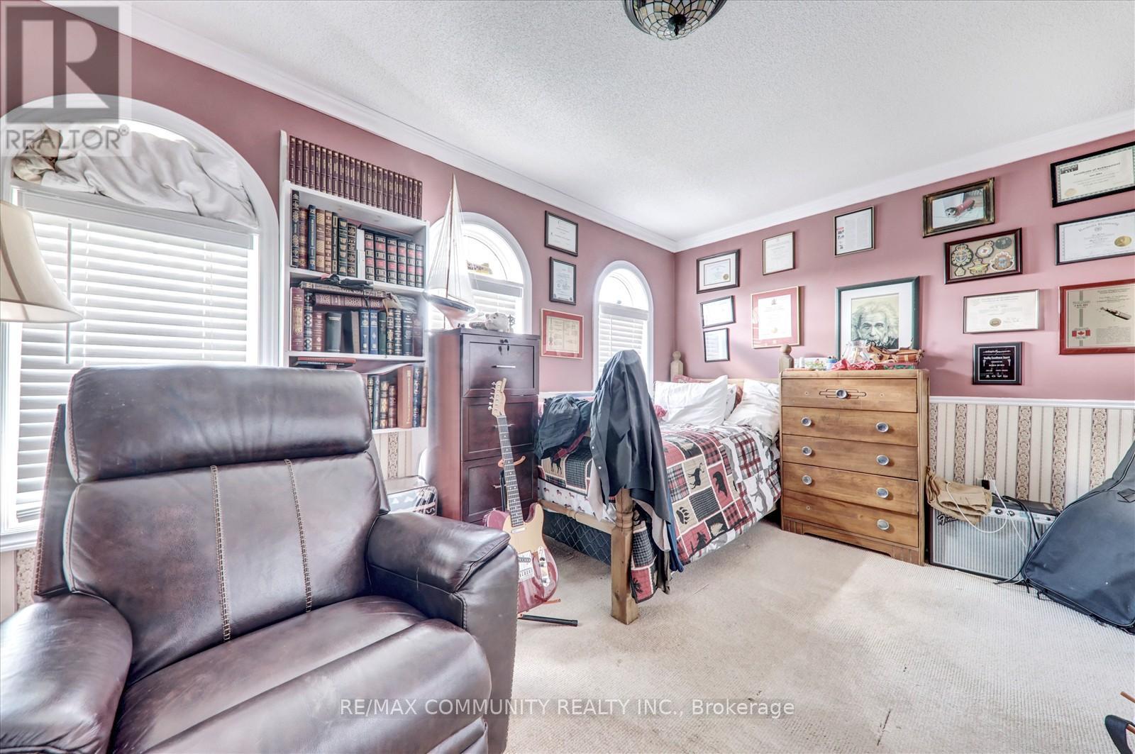 Photo 30 of 37 Condarcuri Crescent, Markham ON