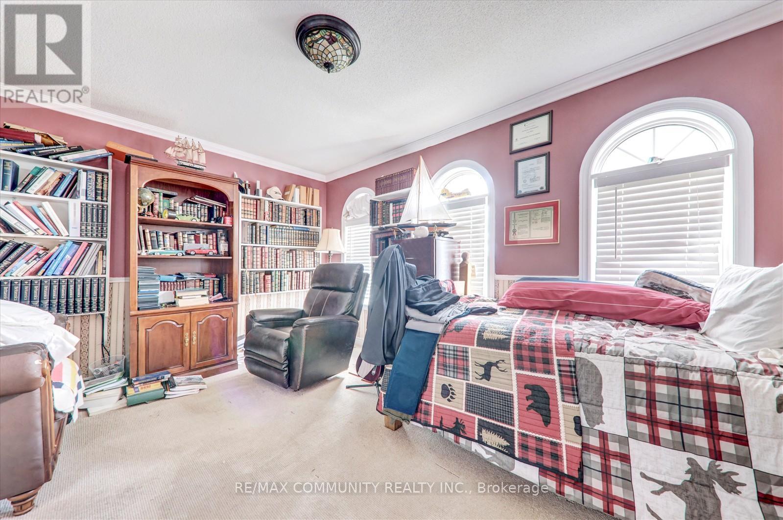 Photo 31 of 37 Condarcuri Crescent, Markham ON