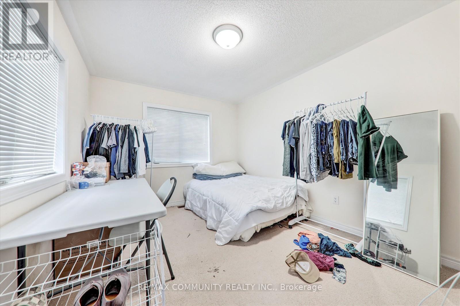 Photo 32 of 37 Condarcuri Crescent, Markham ON