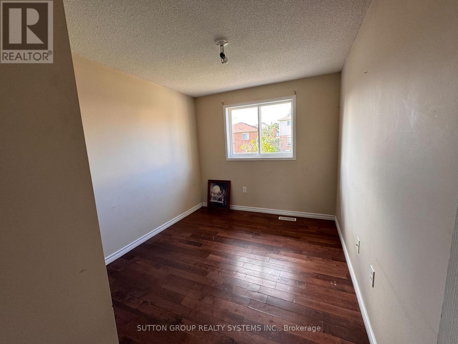 Photo 17 of 53 Hersey Crescent, Barrie ON