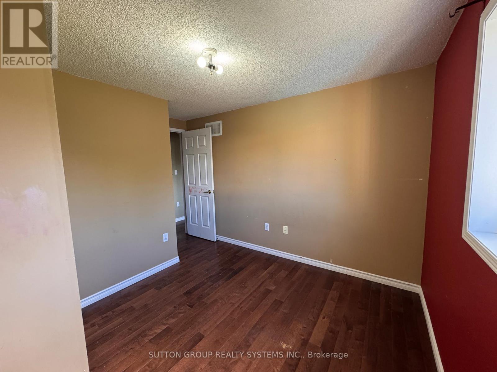 Photo 19 of 53 Hersey Crescent, Barrie ON