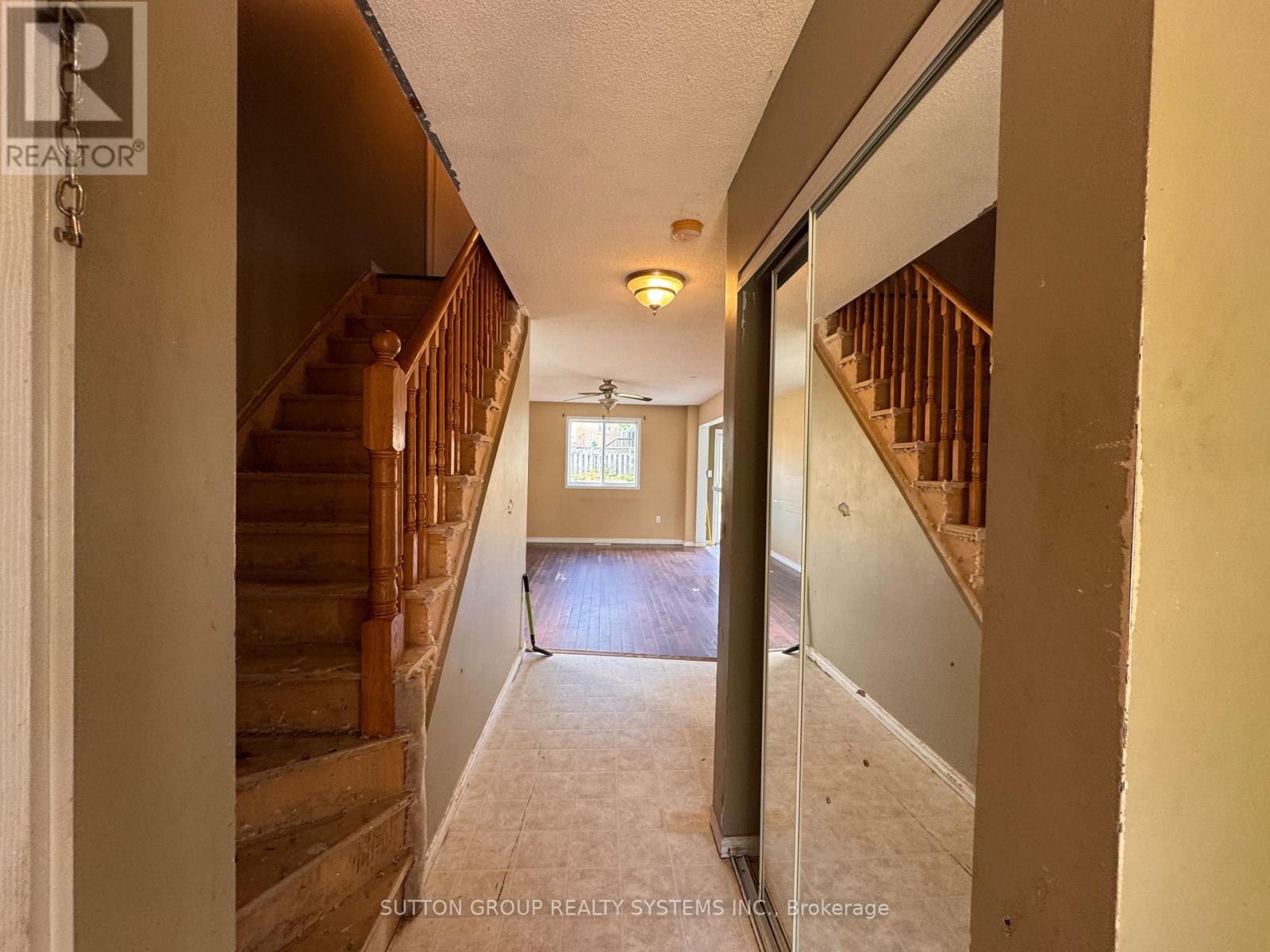 Photo 4 of 53 Hersey Crescent, Barrie ON