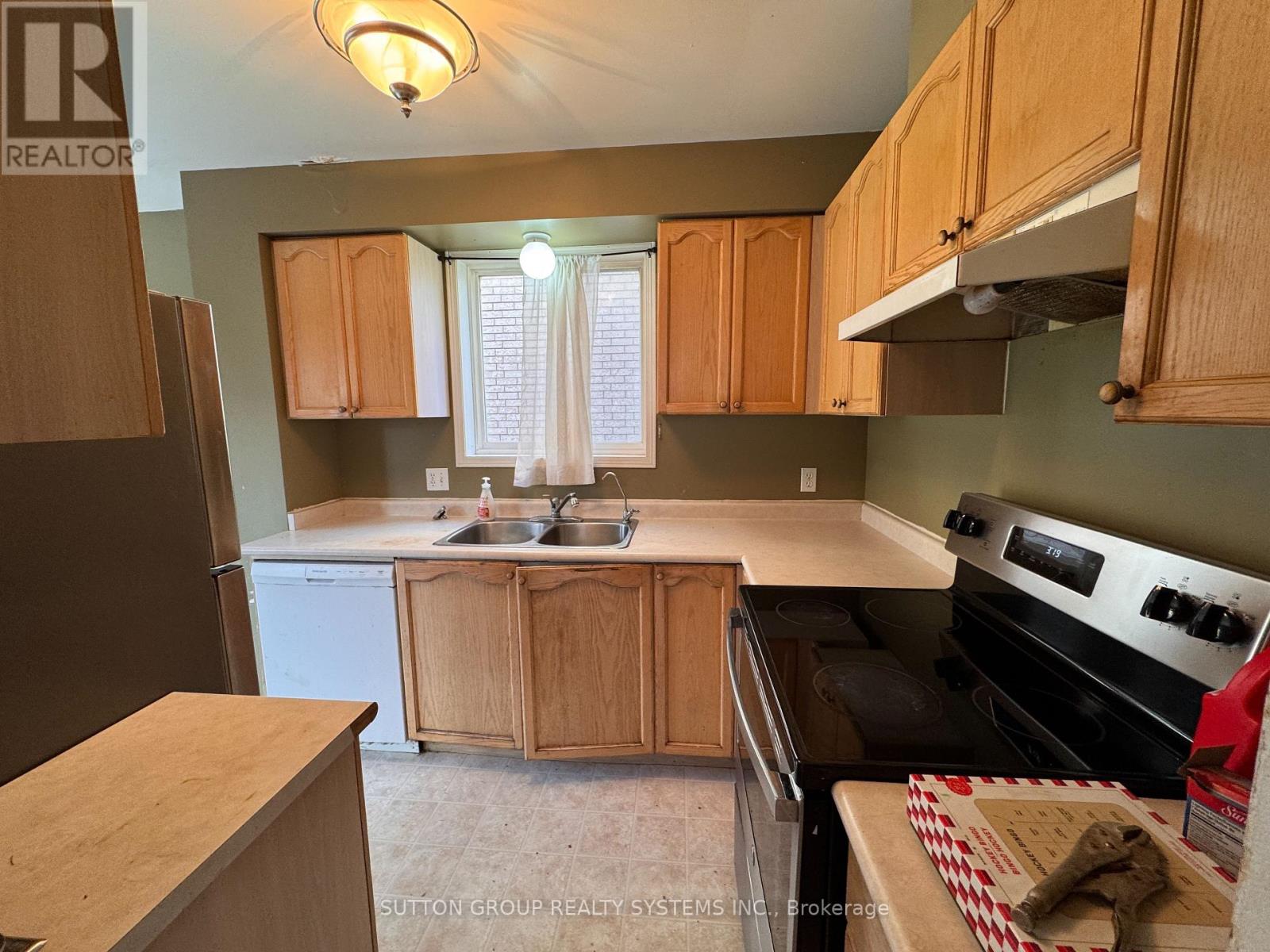 Photo 8 of 53 Hersey Crescent, Barrie ON