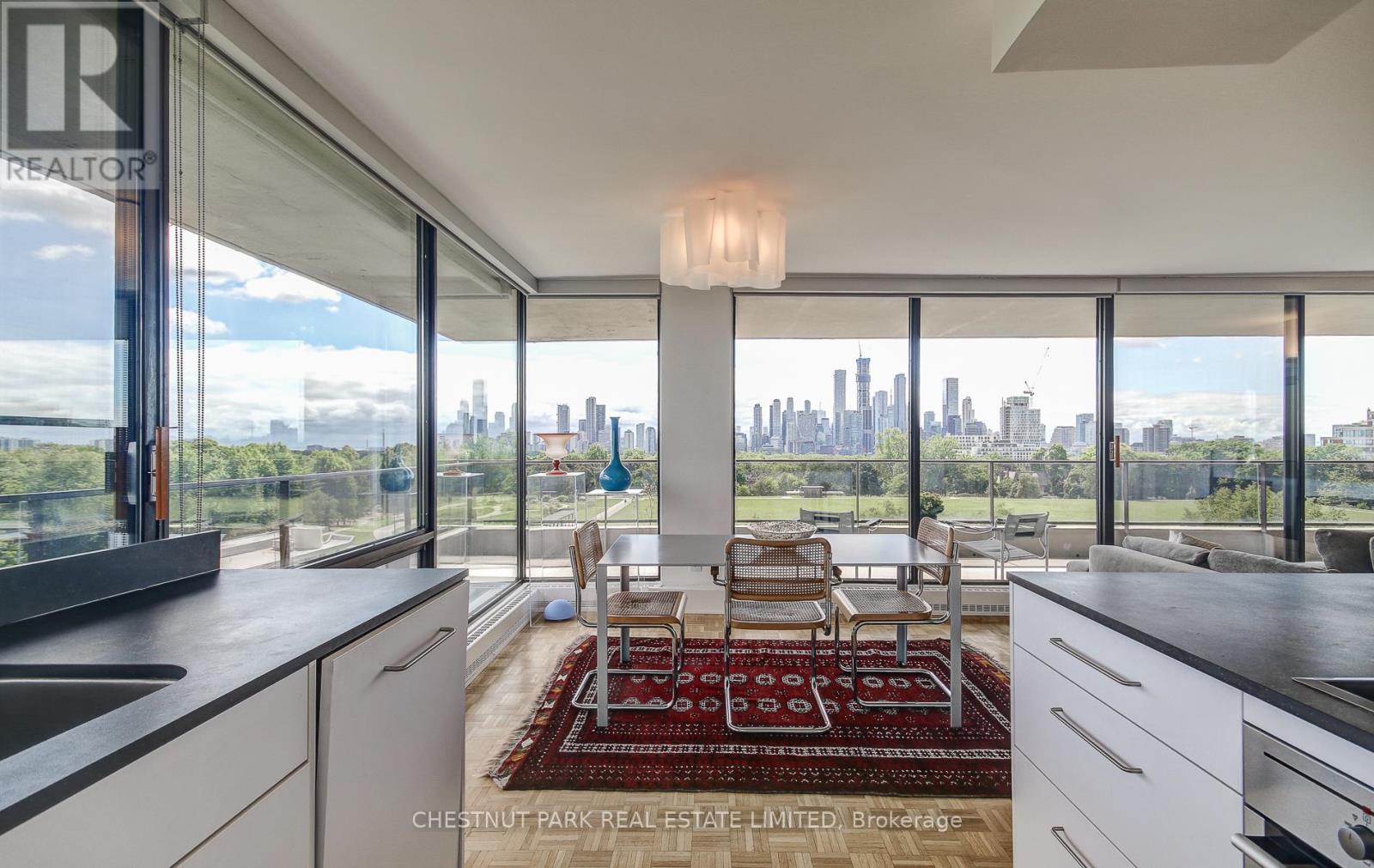 Photo 13 of 704 05 10 Avoca Avenue, Toronto ON