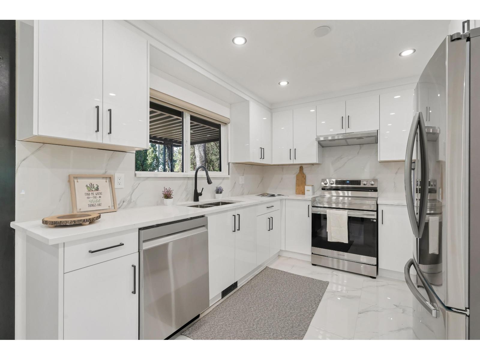 Photo 10 of 32810 Highland Avenue, Abbotsford BC