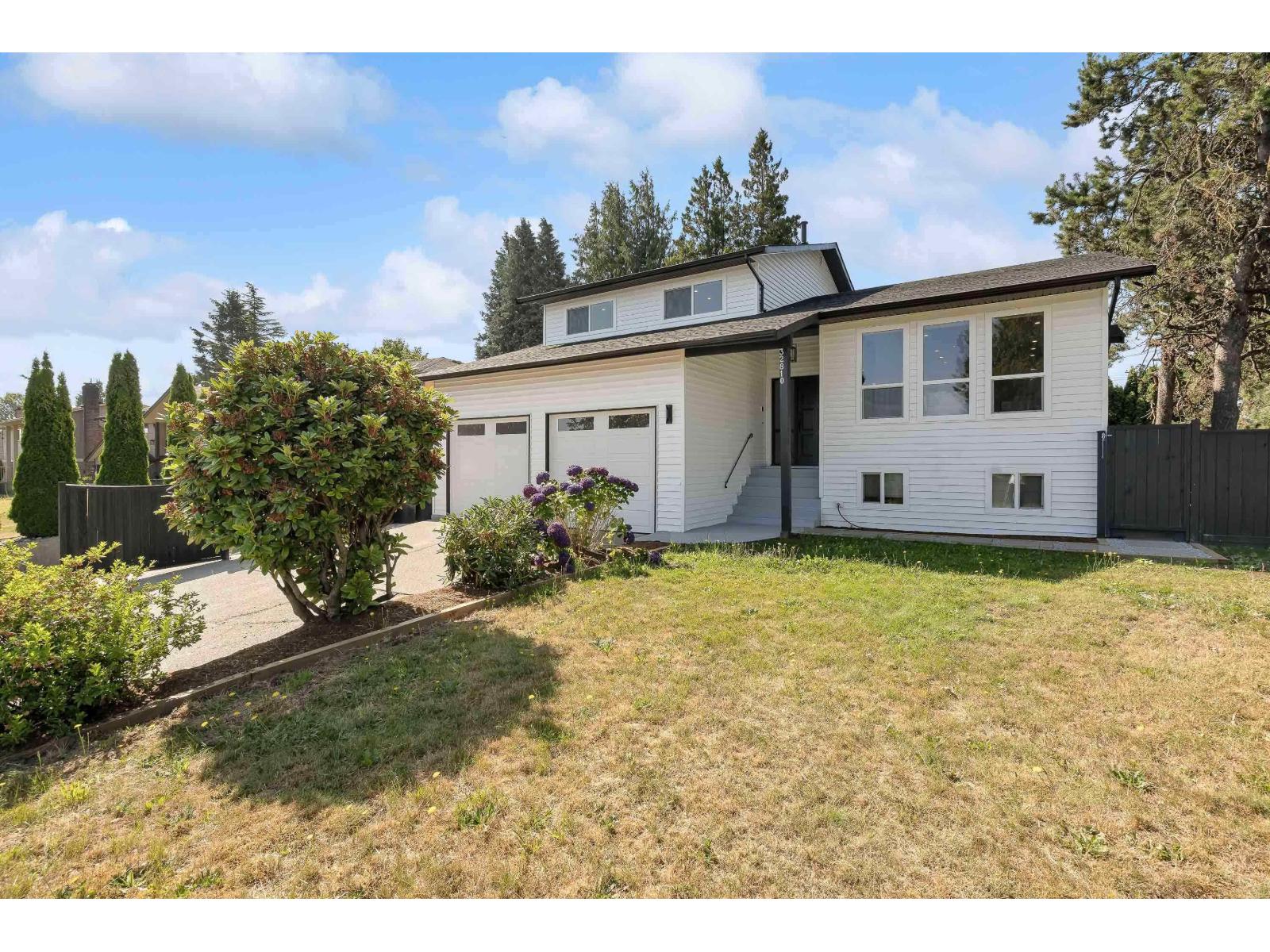 Photo 2 of 32810 Highland Avenue, Abbotsford BC