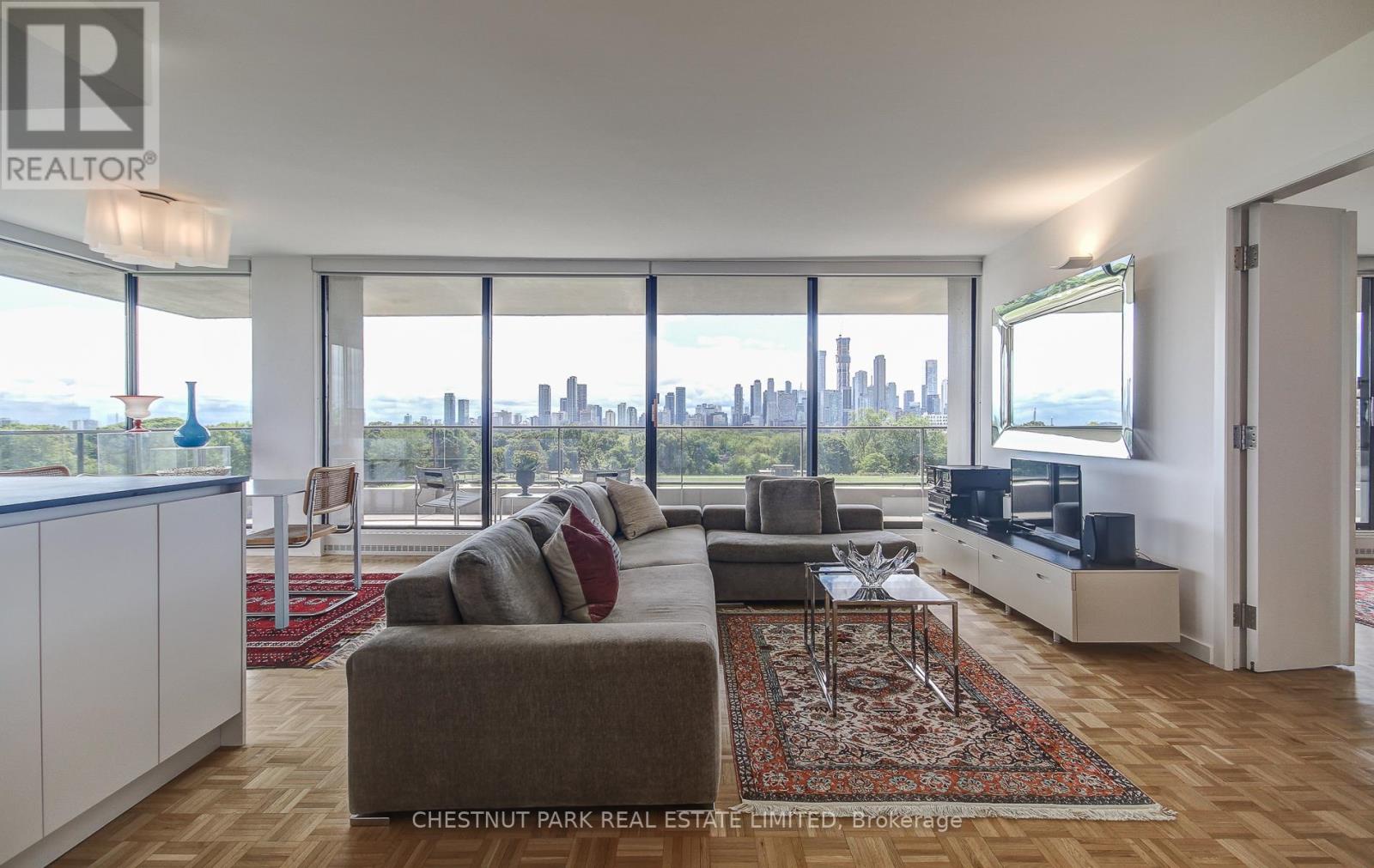 Photo 9 of 704 05 10 Avoca Avenue, Toronto ON