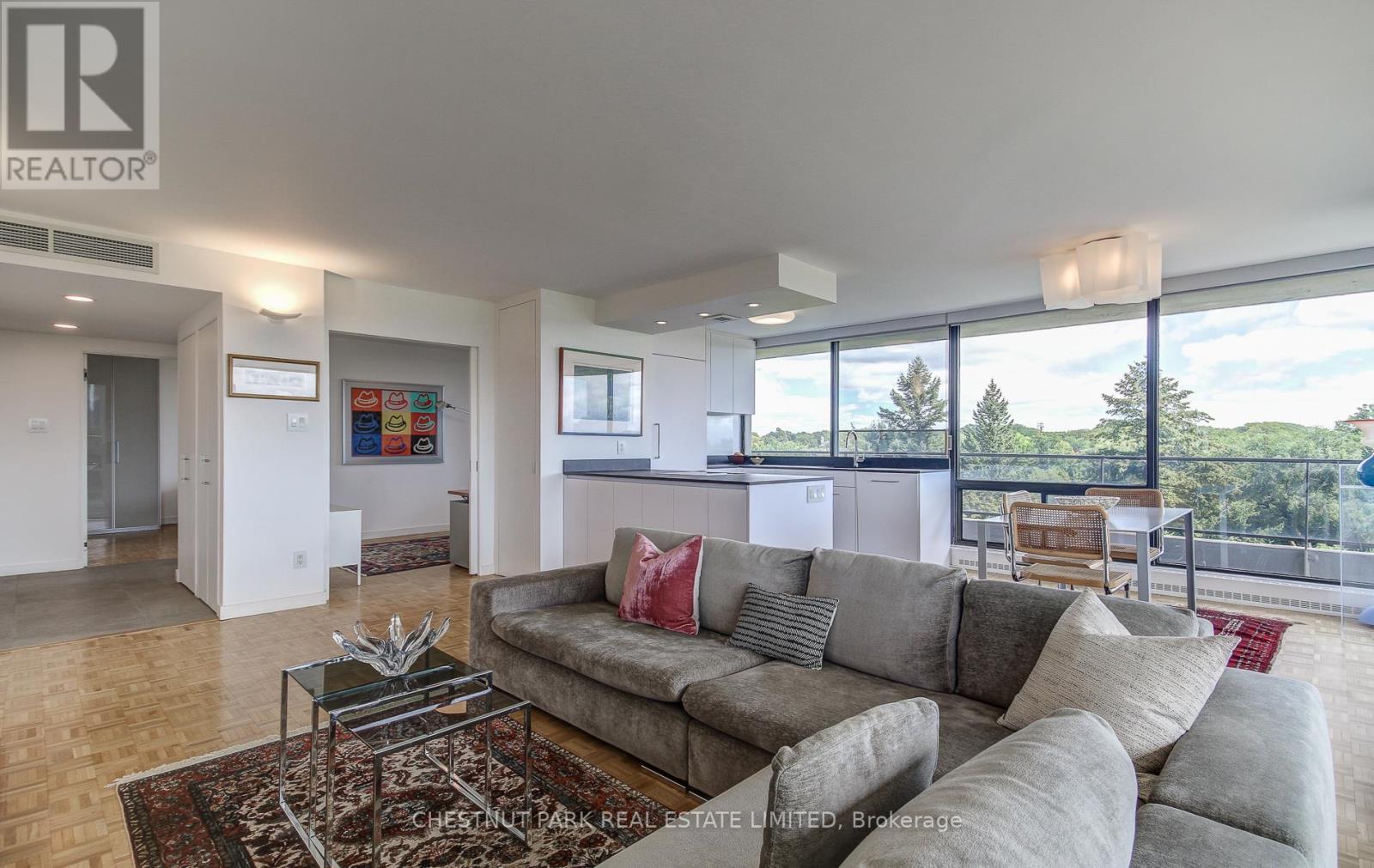 Photo 8 of 704 05 10 Avoca Avenue, Toronto ON
