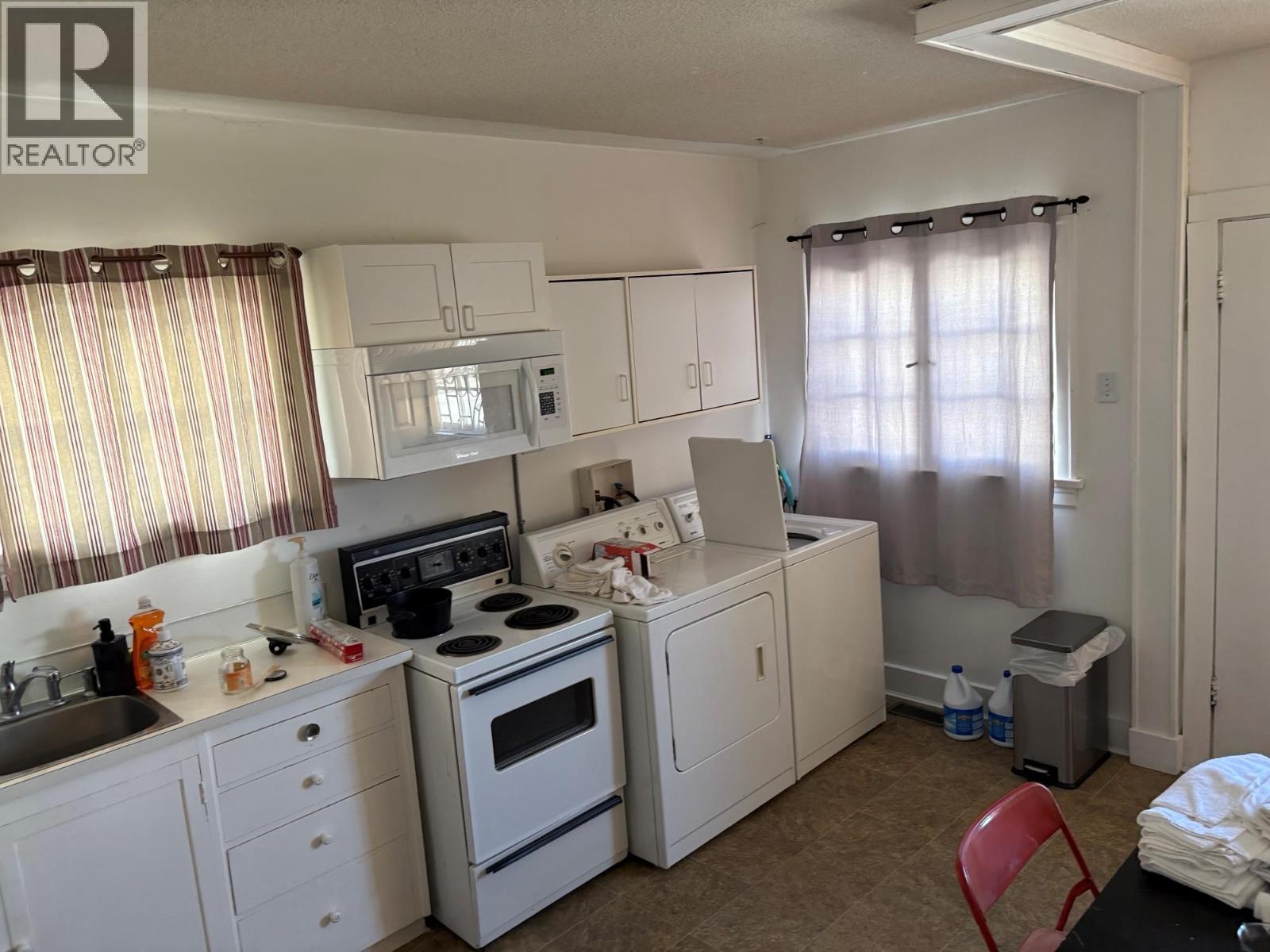  157 WADE Avenue West, Penticton