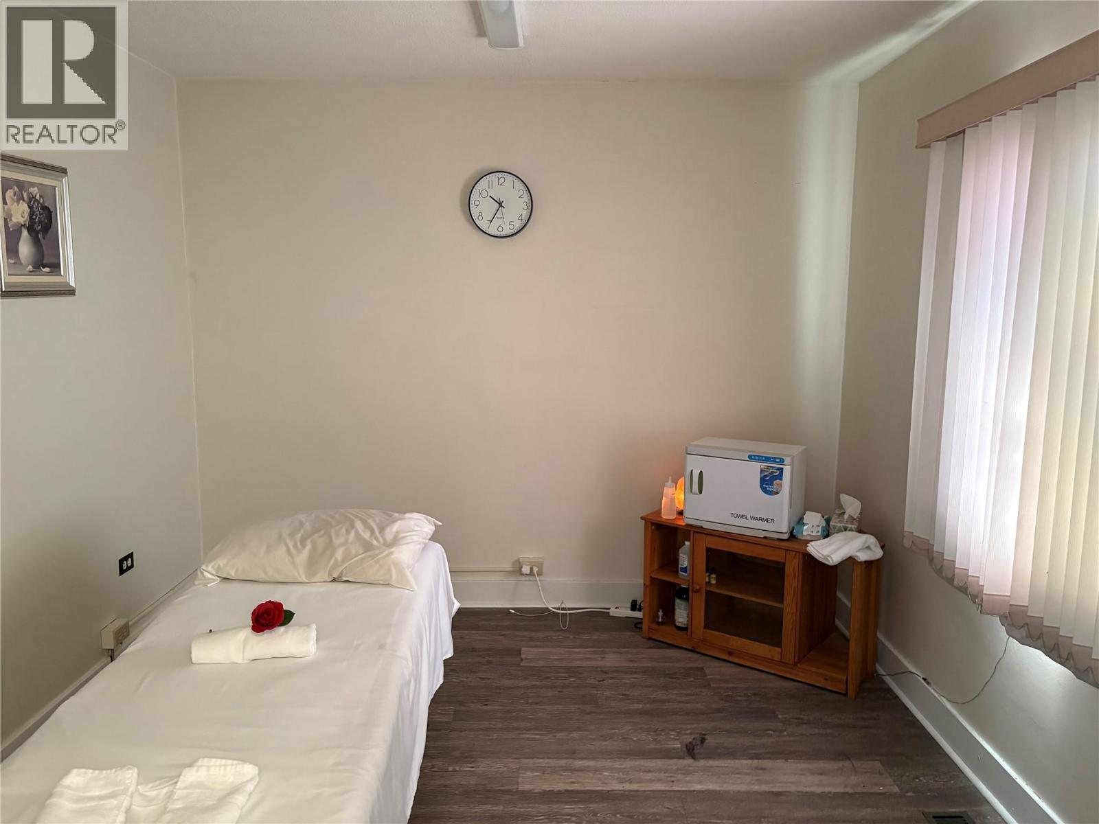  157 WADE Avenue West, Penticton