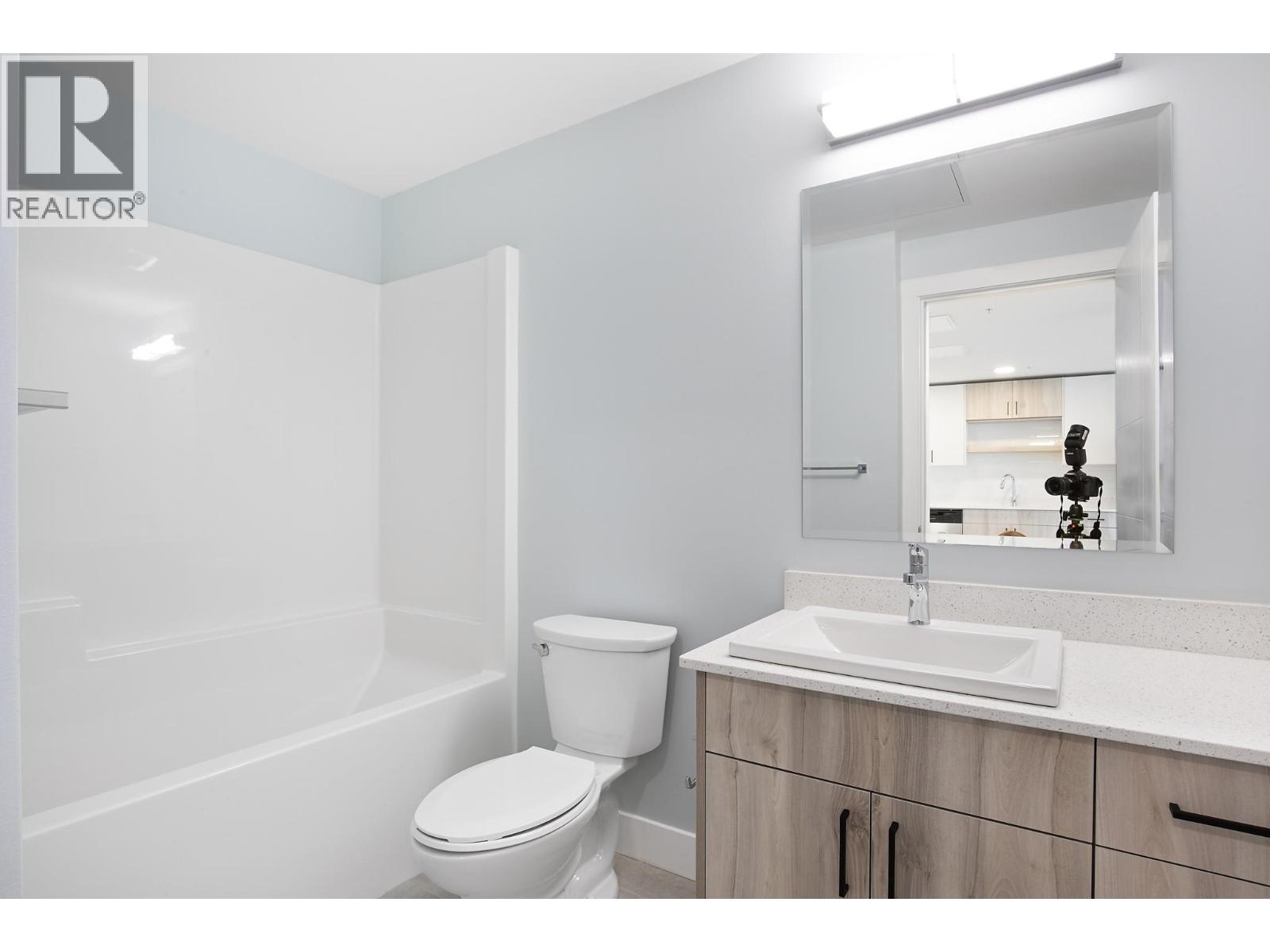 Photo 6 of 207 215 Royal Avenue, Kamloops BC