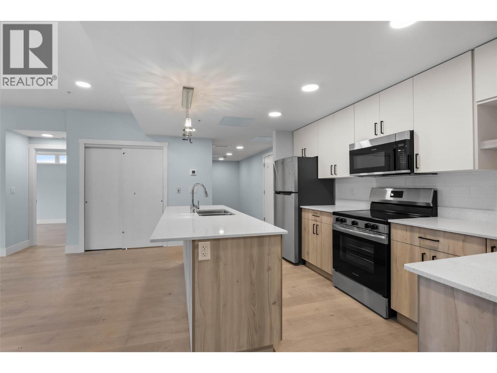 Photo 3 of 207 215 Royal Avenue, Kamloops BC