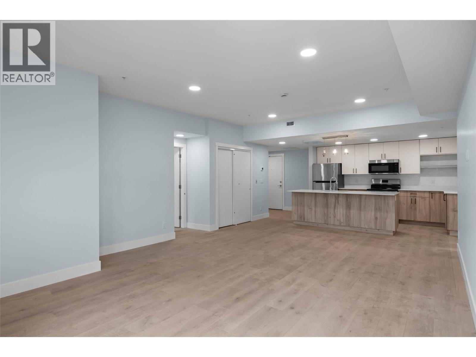 Photo 4 of 207 215 Royal Avenue, Kamloops BC