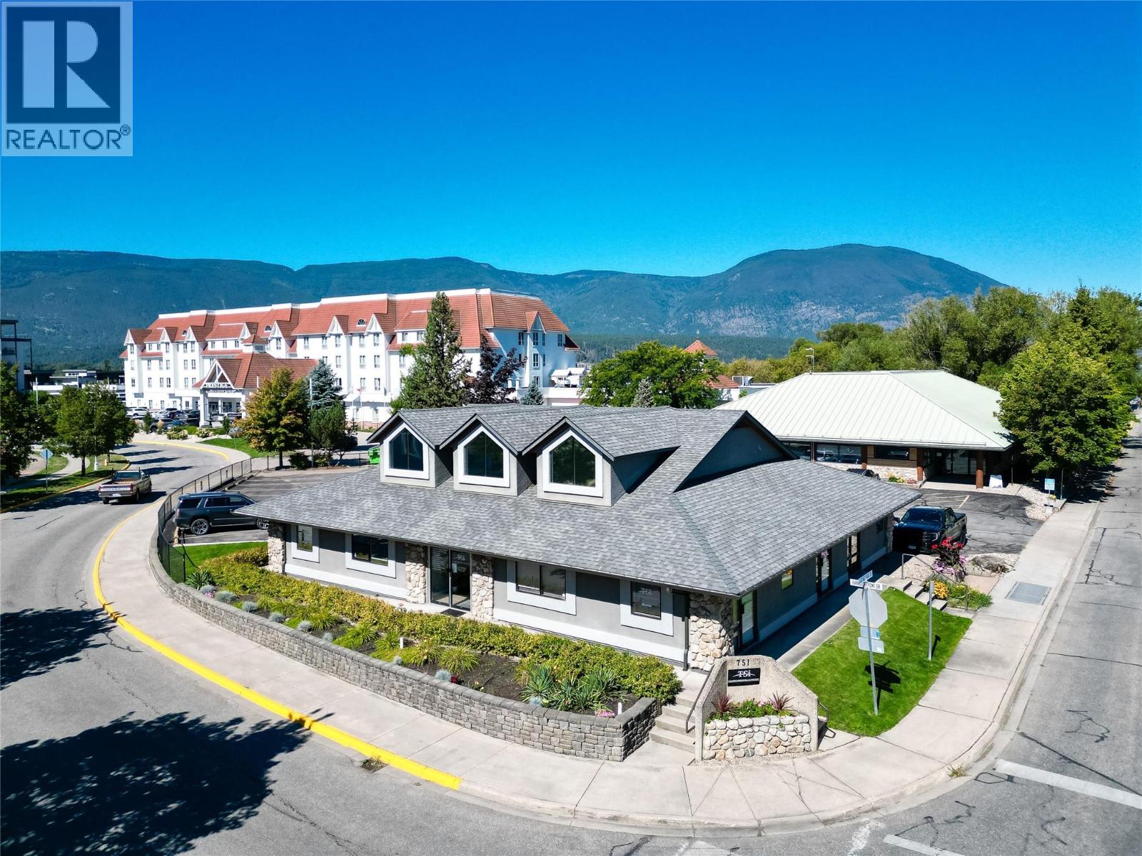  751 Marine Park Drive Northeast, Salmon Arm